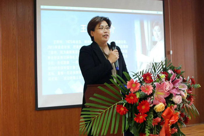 德商商会会长王玲玲女士发表了演讲